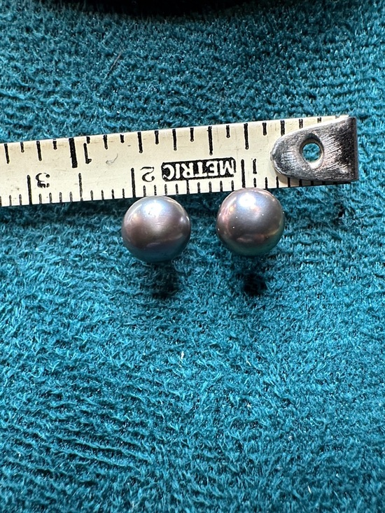 Classic Gray Pearl Stud Earrings - Picture 2 of 3